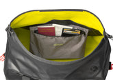 Borsone Cargo Canyon GRT712B, un borsone impermeabile da 40L. Interno giallo con tasca. Di Givi.